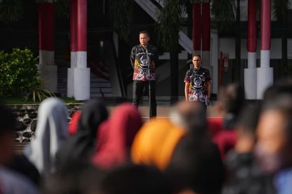 Pj Gubernur Sulsel, Prof Fadjry Djufry pada apel pagi di Kantor Gubernur Sulsel (Dok: Ist).