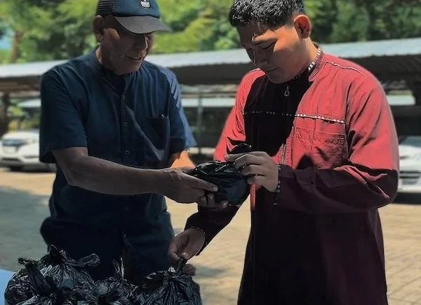 Sekitar 280 kantong daging kurban diberikan kepada warga yang membutuhkan sebagai bentuk kepedulian sosial dan semangat berbagi kebahagiaan di Hari Raya Iduladha (Dok: Ist)