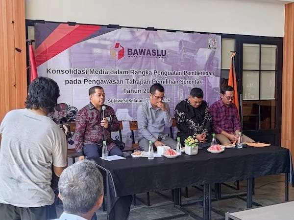 Konsolidasi Media dalam Rangka Penguatan Pemberitaan pada Pengawasan Tahapan Pilkada Serentak 2024 yang digelar Bawaslu RI di Makassar, Kamis (13/6).