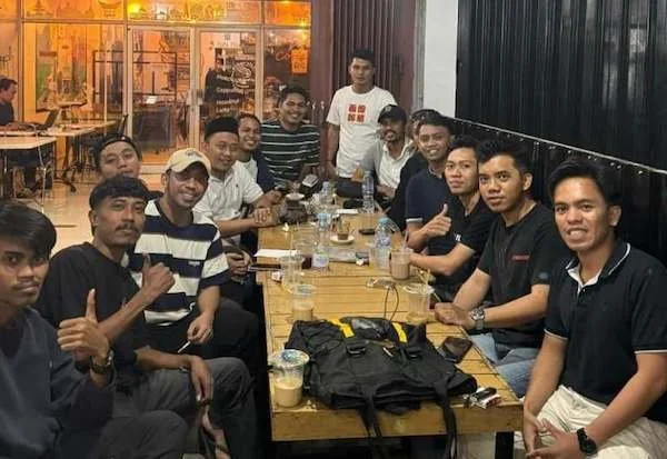 Deklarasi milenial Luwu Raya bersama Jubir Danny-Azhar, Asri Tadda, di Makassar, Sabtu (14/9) malam. Foto ist