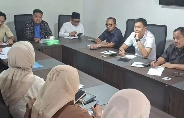 RDP Komisi D dan Foto Bayi 9 Bulan Berinisial ASA (Dok: Ist).