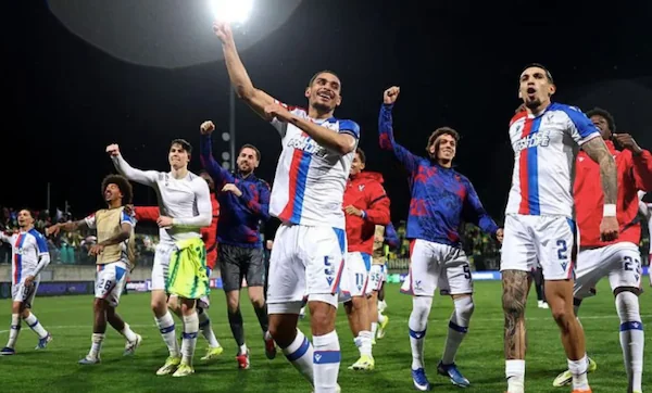 Pemain Crystal Palace merayakan keberhasilan mereka melaju ke perempat final Liga Conference setelah menyingkirkan AEK Larnaca pada babak 16 besar di Stadion AEK Arena, Larnaca, Kamis (19/3/2026) waktu setempat. (uefa.com)