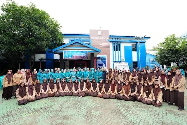 Penjabat Ketua Tim Penggerak PKK Sulsel, Sofha Marwah Bahtiar didampingi para pengurus PKK mengunjungi SMA Negeri 1 Kabupaten Maros.