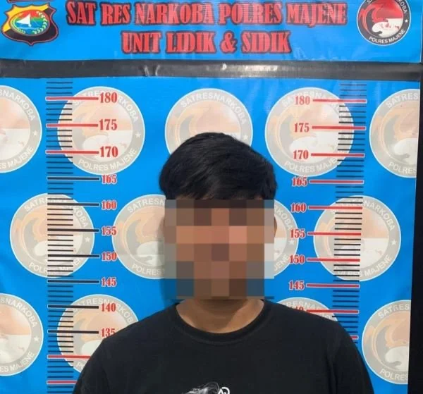 Pengedar Sabu saat berhasil diamankan SatResnarkoba Polres Majene (dok:ist)
