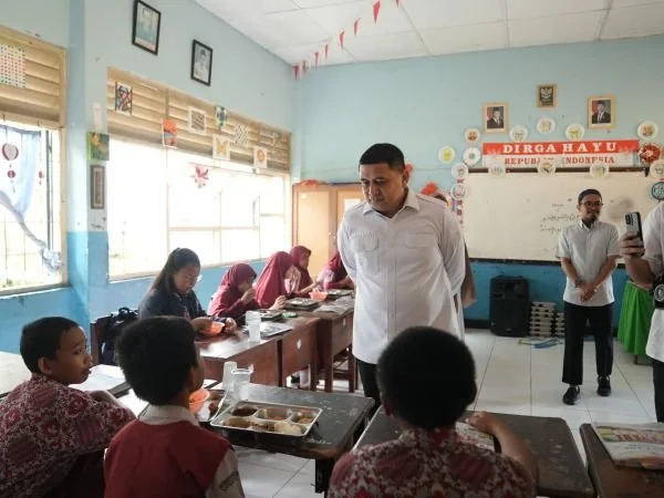 Wali Kota Makassar Appi saat Inspeksi di SDN Inpres Monginsidi. Dok. Ist