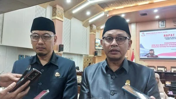 Sekda Kota Makassar Zulkifly Nanda (Kiri), (Dok: Sinta KabarMakassar).