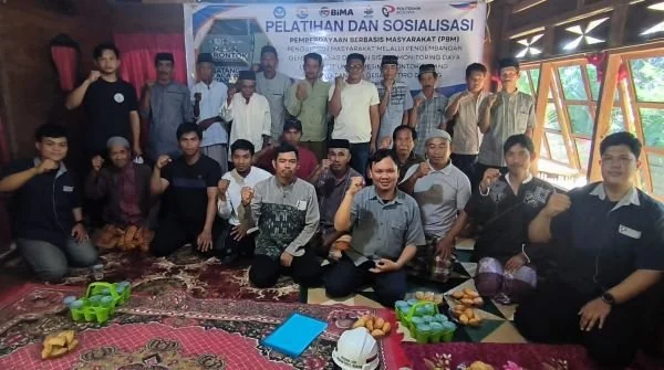 Politeknik Bosowa terima peralatan pertanian di Dusun Maddenge, Desa Pattirodeceng, Kecamatan Camba, Kabupaten Maros (Dok : Ist).