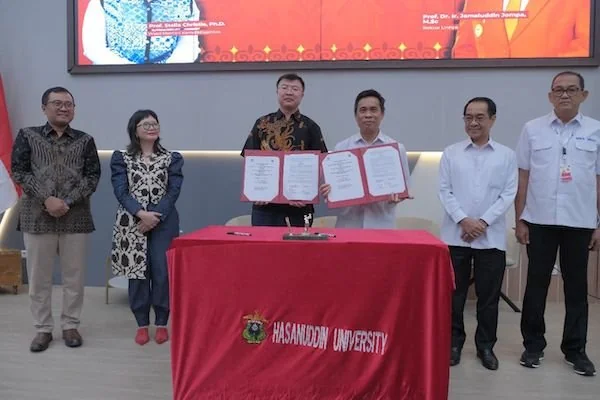 penandatanganan Perjanjian Kerja Sama antara Fakultas Vokasi Unhas dengan PT. IMIP dan PT. Huayou International Mining. Dok. Ist