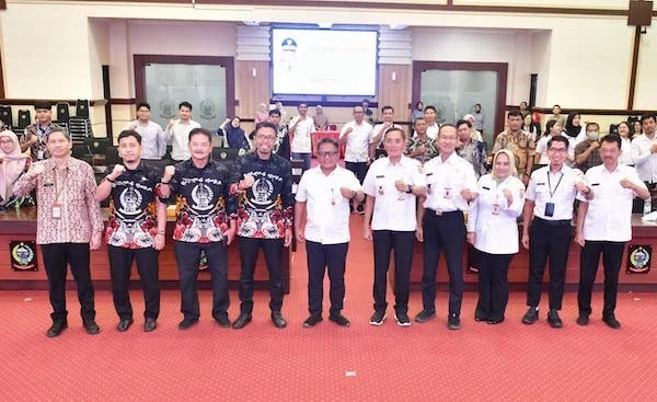 Plh Kadis Kominfo SP Sulsel, Sultan Rakib saat menyambut Pj Wali Kota Salatiga, Yasip Khasani di Kantor Gubernur Sulsel (Dok: Ist)
