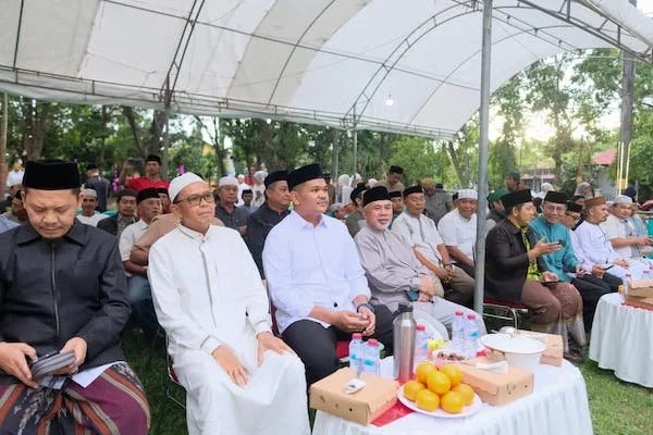 Bupati Bantaeng, M. Fathul Fauzy Nurdin menggelar buka puasa bersama tokoh masyarakat se-Kabupaten Bantaeng.