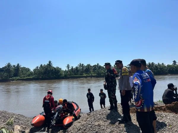 Tim SAR Gabung saat melakukan operasi SAR di Sungai Tarailu (Dok : Ist).