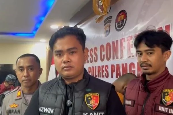 Kanit 3 Reskrim Polres Pangkep, Ipda Azwin mubarak saat konfersni pers di Polres Pangkep (Dok : Ist).