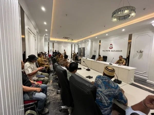 Warga Tamalanrea saat Audiensi dengan Wali Kota Makassar Munafri Arifuddin, (Dok: Sinta Kabar Makassar).