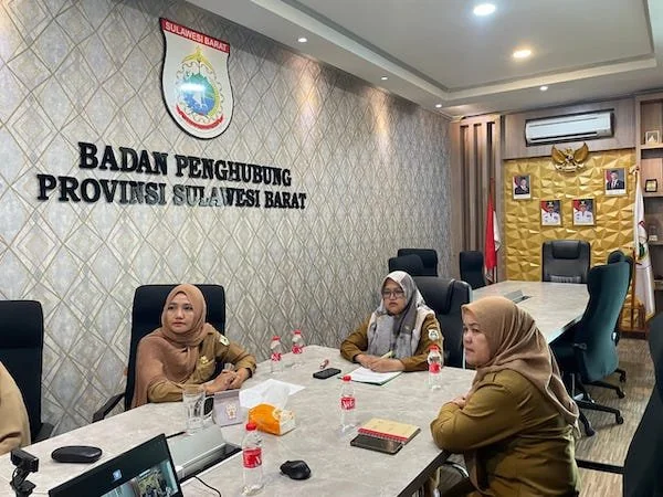 Badan Penghubung Provinsi Sulawesi Barat saat mengikuti secara virtual dalam sidang MP-PKD untuk memberikan penjelasan terkait pengamanan aset daerah lingkup Pemprov Sulbar (dok:ist)