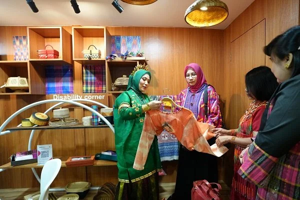 Dekranasda Sulsel Pamerkan Kerajinan Karya Penyandang Disabilitas di Inacraft.