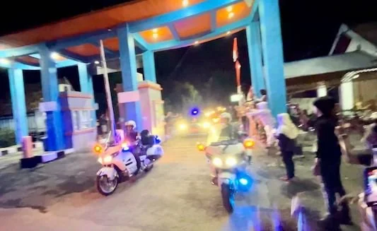 antusias masyarakat Bulukumba Menyambut kedatangan Jokowi di Tanjung Bira