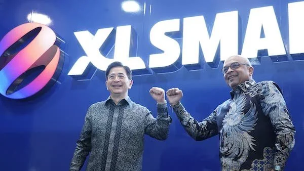 Presiden Komisaris PT XLSMART Telecom Sejahtera Tbk, Arsjad Rasjid bersama dengan Direktur&Chief Integration Officer PT XLSMART Telecom Sejahtera Tbk, Sanjay Kumar Gordhan A Vaghasia dalam acara RUPSLB di XLSMART Tower (Dok: Ist)