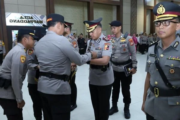 Kapolda Sulsel, Irjen Pol Yudhiawan saat memimpin serah terima jabatan (Dok :; Ist).