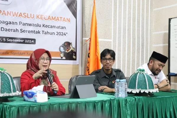 Ketua Badan Pengawas Pemilihan Umum (Bawaslu) Provinsi Sulawesi Selatan (Sulsel), Mardiana Rusli dalam kegiatan rapat koordinasi dengan panwaslu kecamatan yang digelar Bawaslu Luwu Timur (Dok : Ist).