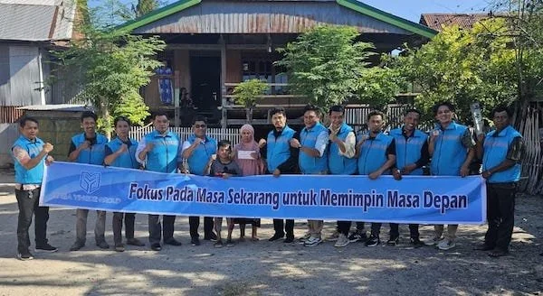 TIM B4-C14 Yaga Yingde group Jeneponto saat menyalurkan Beasiswa Kurang Mampu di SD Ujungloe (ist).