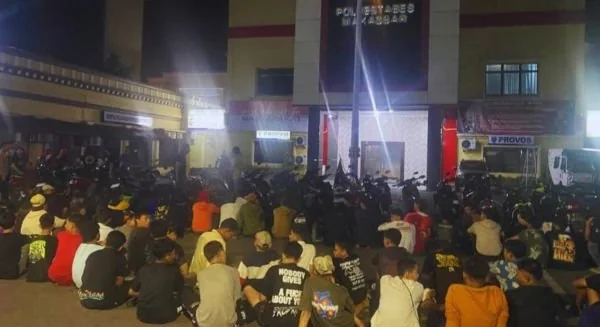kompoltan geng motor saat diamankan di Polrestabes Makassar (Dok: Ist)