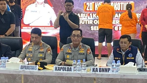 Kapolda Sulawesi Selatan (Sulsel), Irjen Pol Djuhandhani merilis kasus TPPO seorang anak di Makassar (Dok: Atri KabarMakassar)