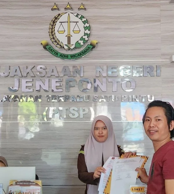 Ketua SPMP, Rais Al Jihad saat melaporkan Kasus Dugaan Korupsi Dana Non Kapitasi Dinkes ke Kejaksaan Negeri Jeneponto. (Dok: Ist)