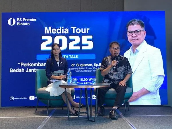 (Kanan) Spesialis Bedah Toraks, Kardiak & Vascular RS Premier Bintaro dr. Sugisman, Sp.BTKV(K). (dok. Syamsi/KabarMakassar)