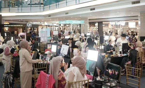 By Lizzie Parra (BLP) Expert MUA Competition di Mal Ratu Indah (Dok: Ist)