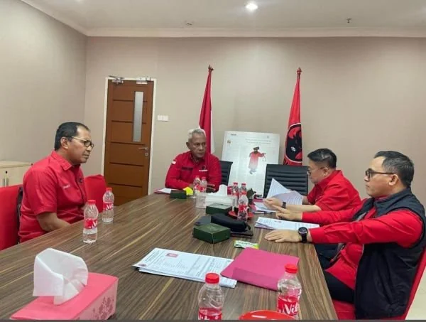 Tangkapan Layar Status WhatsApp Mohammad Ramdhan 'Danny' Pomanto saat Mengikuti Fit and Proper Test PDIP (Dok: Ist).
