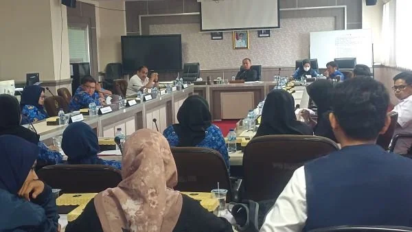 RDP DPRD Sulsel bersama perwakilan Ikatan Guru Honorer Swasta Sulsel (Dok: Ist).
