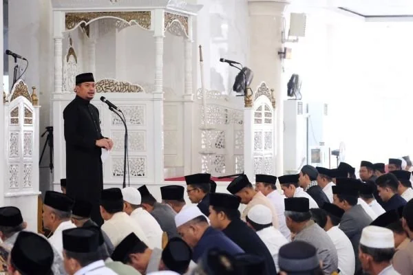 Bupati Gowa, Adnan Purichta Ichsan saat Pelaksanaan Shalat Idul Adha 1445 Hijriah di Gowa (Dok : ist).