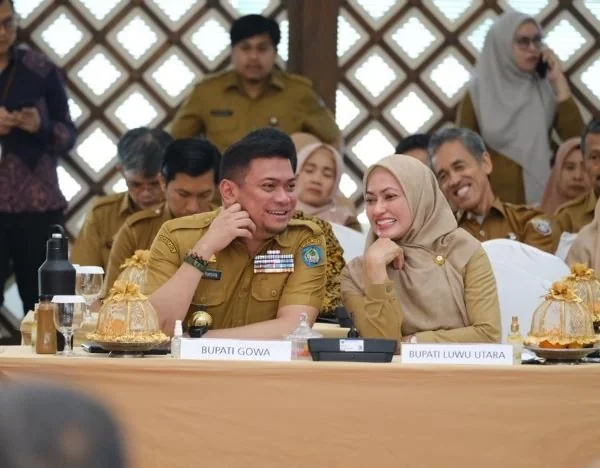 Bupati Gowa, Adnan Purichta Ichsan bersama Bupati Lutra saat menghadiri High Level Meeting Pengendalian Inflasi Jelang Hari Raya Idul Adha Provinsi Sulawesi Selatan.