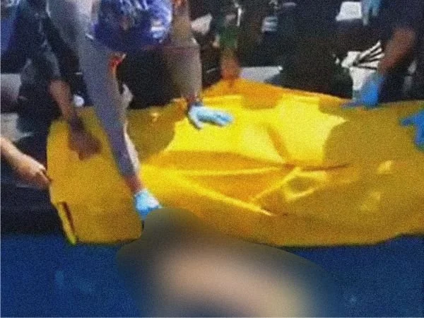 Mayat Pria tanpa identitas saat ditemukan di laut (Dok : Ist).