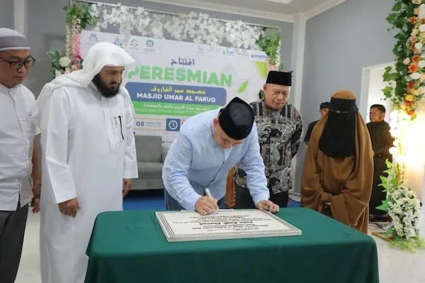 Wali Kota Makassar Munafri Arifuddin saat Meresmikan Masjid Umat Al Faruq dan Aula Andi Ahmad, (Dok: Ist).