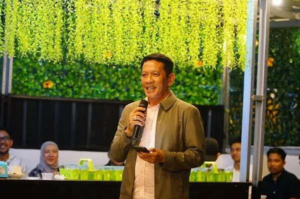 Kepala Kantor Wilayah Kementerian Hukum Sulawesi Selatan (Kakanwil Kemenkum Sulsel), Andi Basmal, mengenalkan Pos Bantuan Hukum (Posbankum) di tingkat desa kepada masyarakat Kabupaten Bone. Dok. Ist