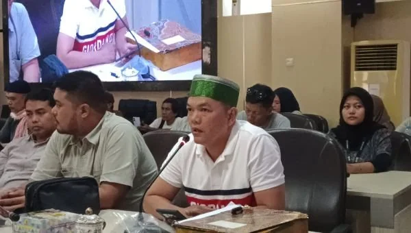 Ketua RW 05 Kelurahan Bira, Tamalanrea, Akbar Adhy, saat RDP dengan Komisi C DPRD Kota Makassar, (Dok: Sinta Kabar Makassar).