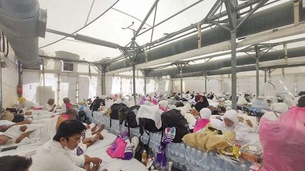 Jemaah Embarkasi Makassar di tenda Arafah. Dok. Ist