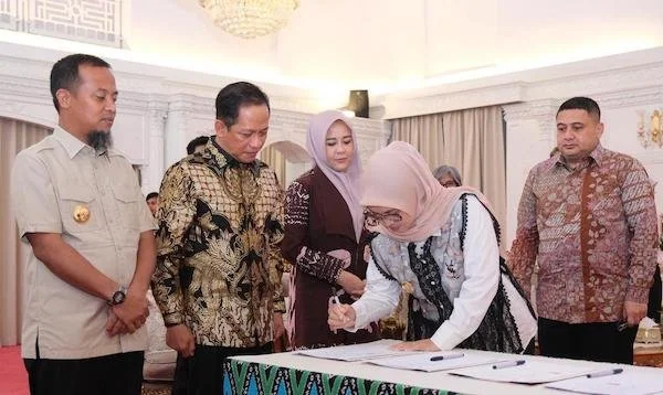 Bupati Gowa Husniah Talenrang saat Penandatanganan PKS PSEL (Dok: Ist).
