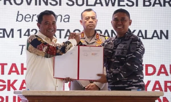 Penandatangan nota kesepakatan bersama Pemprov Sulbar.