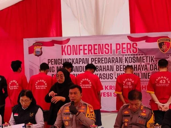 konferensi pers penangkapan 6 pemuda yang terlibat Judol (Dok: Atri KabarMakassar)
