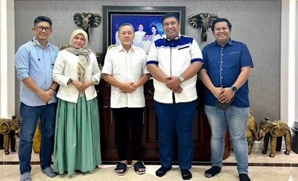 Ketua Umum PAN, Zulkifli Hasan bersama Chaidir Syam - Suhartina Bohari dan rombongan. Dok Ist.