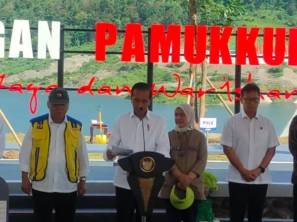 Presiden RI, Joko Widodo saat meresmikan Bendungan Pamukkulu, di Kabupten Takalar, Sulsel (Dok : Ist)