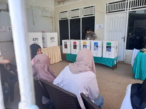 Pencoblosan berlangsungnya di TPS 06 Kelurahan Tamalanrea Jaya, Kecamatan Tamalanrea Kota Makassar, Sulawesi Selatan. (Dok KabarMakassar.com)