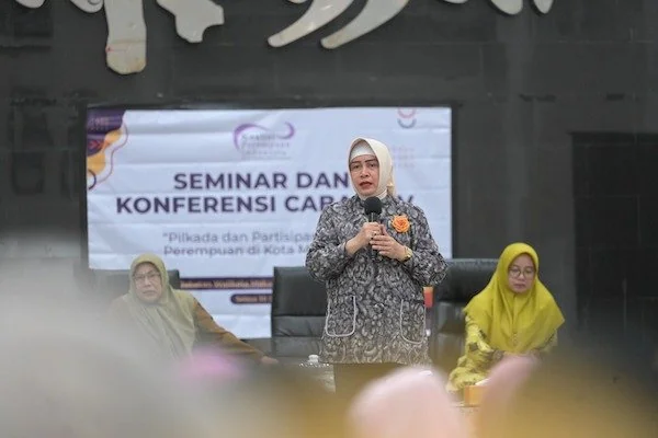 Ketua TP PKK Kota Makassar, Indira Yusuf Ismail dalam  seminar koalisi Perempuan Indonesia di Baruga Anging Mammiri, Selasa (30/07) (doc ist)