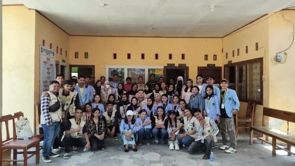 Mahasiswa Universitas Pancasakti (Unpac) Makassar saat melaksanakan kegiatan Praktek Belajar Lapangan (PBL) 1 di Kantor Kelurahan Balang Beru, Kecamatan Binamu, Kabupaten Jeneponto (Dok : ist).