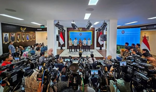 Menteri Energi dan Sumber Daya Mineral (ESDM), Bahlil Lahadalia saat memberikan keterangan pers di Istana Kepresidenan Jakarta (Dok : Ist).