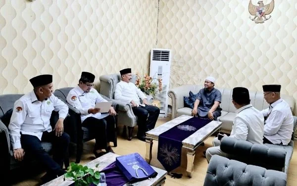 Kakanwil Kemenag Sulsel, Ali Yafid melaporkan tentang penunjukan Ponpes As’adiyah Sengkang Kabupaten Wajo Sulawesi Selatan sebagai tuan rumah MQKN tahun 2025 (Dok : Ist).