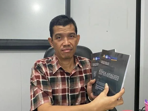 Modul inovasi pembelajaran Mata Kuliah Kimia Analisis dan Instrumentasi yang ditulis oleh Dr. Ismail Marzuki (Dok : ist).