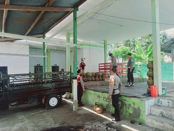 Polsek Bontomanai Kabupaten Kepulauan Selayar saat melakukan pemantauan gas LPG 3kg (Dok: Ist)